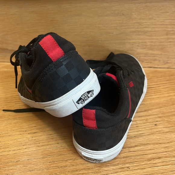 Like new youth vans size 5.5. - Picture 5 of 5